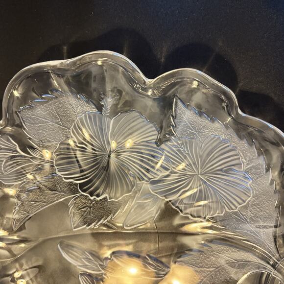 Savoir Vivre Etched Frosted 12” Glass Serving Plate‎ Hibiscus Design - Picture 2 of 7